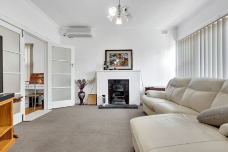 Family home, plus so much more! - Photo 2