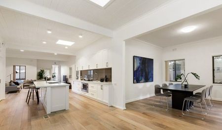 Spacious Family Living in Prime Ormond Location - Photo 3