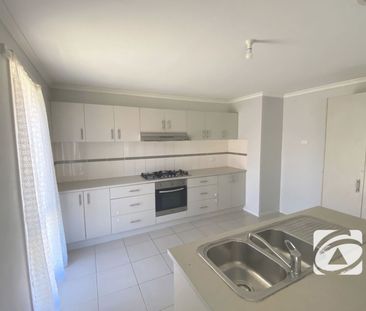 GREAT FAMILY HOME! - Photo 6