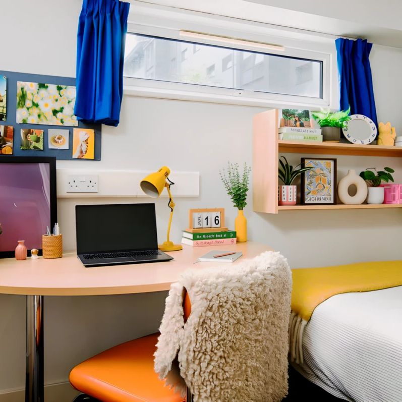 Medium Ensuite: Three Bed Flat - Photo 1