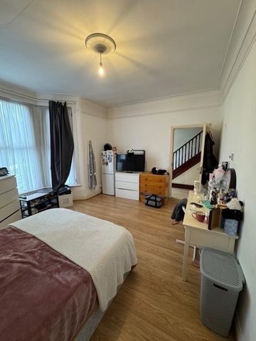 Room in a Shared House, Verdant Lane, SE6 - Photo 2