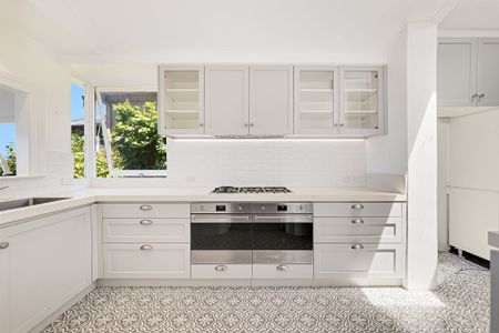 Elevated Balmoral Slopes Residence with Self-Contained Flat and Sweeping Beach Views - Photo 5