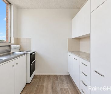 One-Bedroom Apartment Moments from UNSW & Light Rail - Photo 3
