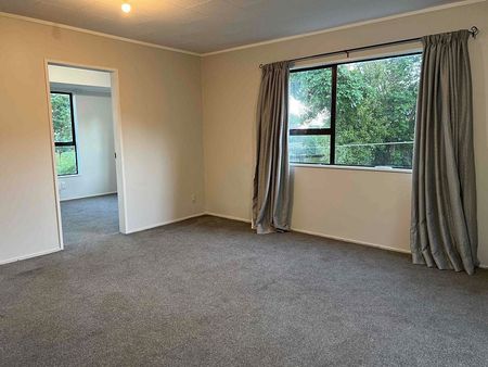 Chic 3BR Townhouse in Newlands! - Photo 2