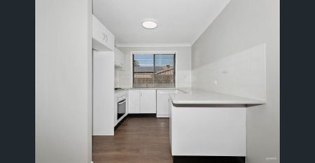 SPACIOUS FAMILY HOME WITH PARK VIEWS AND ULTIMATE PRIVACY - Photo 3