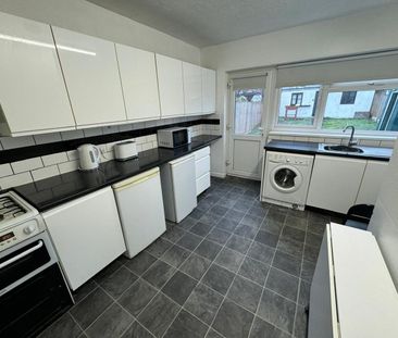 4 Bed Semi-Detached House, Chester Road, IG3 - Photo 6