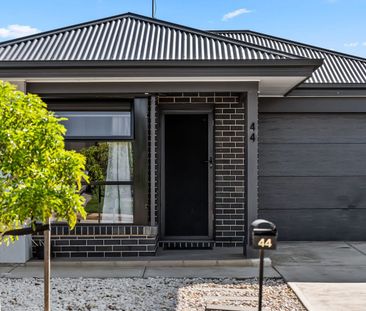 Cute near new family home - Photo 1