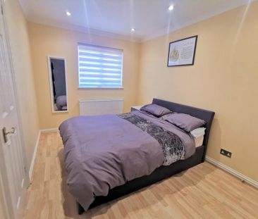 5 bedroom detached house to rent - Photo 3