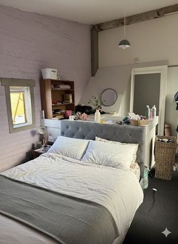 Warehouse Precinct Living: Modern 3-Bedroom Apart - Photo 4