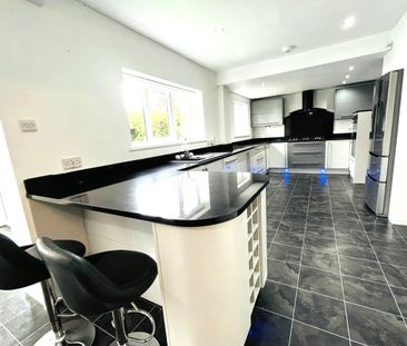 Queens Drive, Heaton Moor, Stockport, SK4 3JW - Photo 2