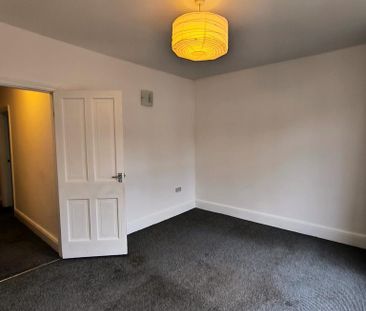 4 bedroom end of terrace house to rent - Photo 5