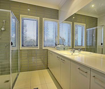 Modern Family Home - Photo 6