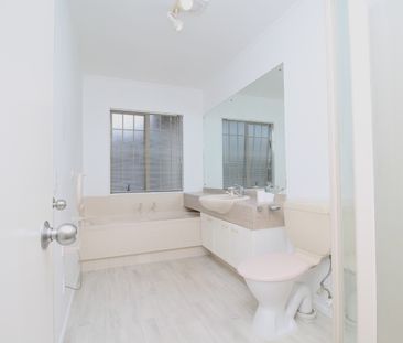 Unit 2, 49 Ribbonwood Crescent, Goodwood Heights, Auckland - Photo 5