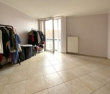 Lichtrijk ruim twee-slaapkamer-appartement - Photo 1