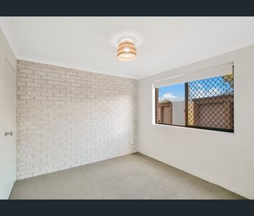 RENOVATED GROUND FLOOR APARTMENT - CLOSE TO KINGSCLIFF BEACH - Photo 6