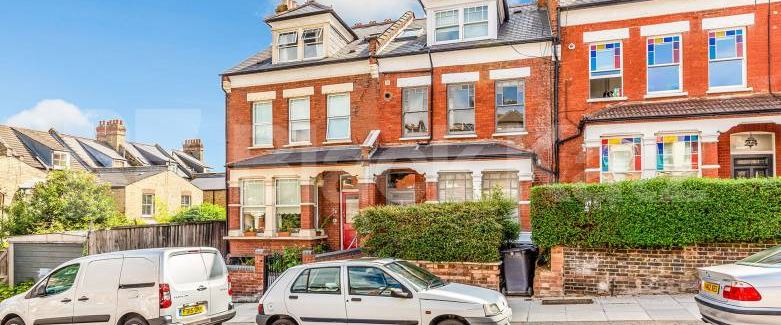 within a beautiful period conversion in Crouch End - Photo 1