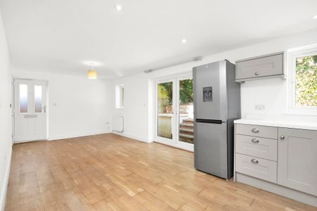 62a Wey Hill - Photo 3