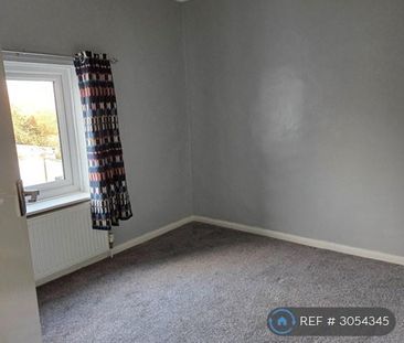 2 bedroom end of terrace house to rent - Photo 2