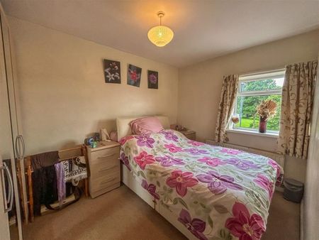 4 Bedroom House - Semi-Detached - Photo 2