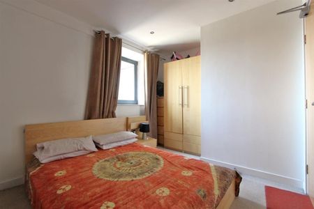 1 bedroom Flat To Let - Photo 2