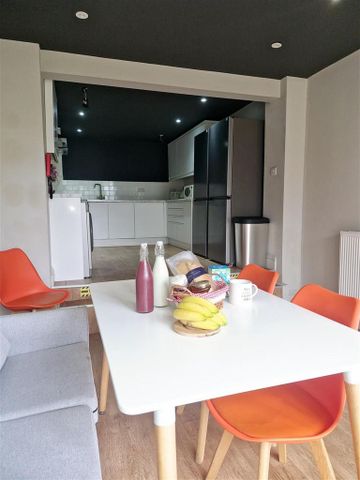 1 bedroom in a house share to rent - Photo 3