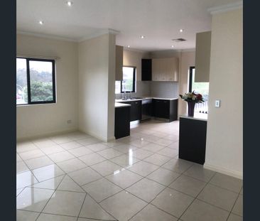 Beautiful Views Over Parklands - Walk To CBD - 4 Bedrooms + Study - Photo 3
