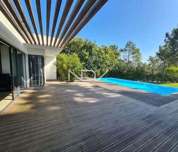 4 bedroom luxury House for rent in Almada, Portugal - Photo 2