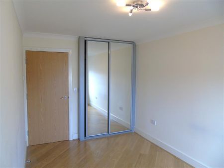 Oldfield Road, MAIDENHEAD - Photo 3