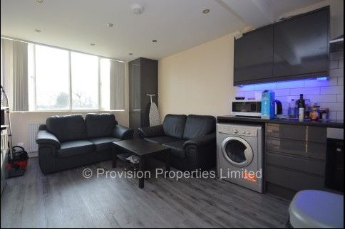 4 Bedroom Student Lets Leeds - Photo 1