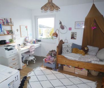 Moderne 4-Zimmer-Dachgeschoss-Wohnung mit Einbauküche und Aufzug im... - Photo 6