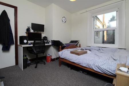 5 bedroom terraced house to rent - Photo 2