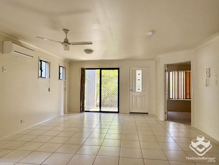 Carindale Renovated Townhouse in a Prime Location - Photo 4