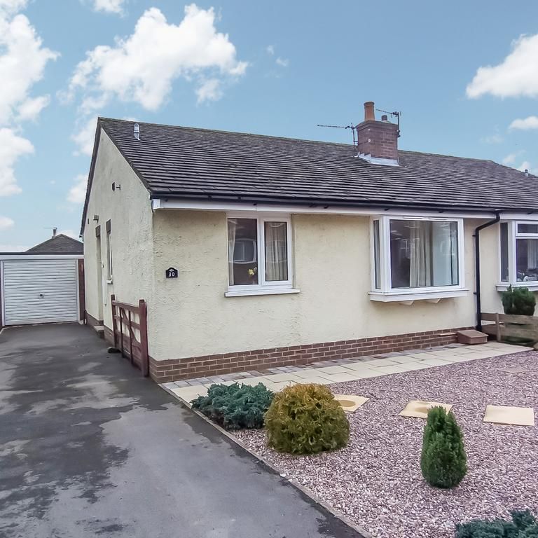 2 bedroom bungalow to rent - Photo 1