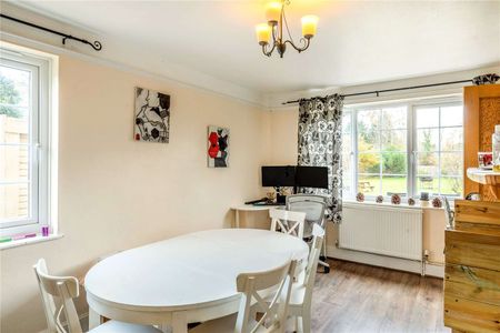 Three bedroom cottage in popular location - Photo 4