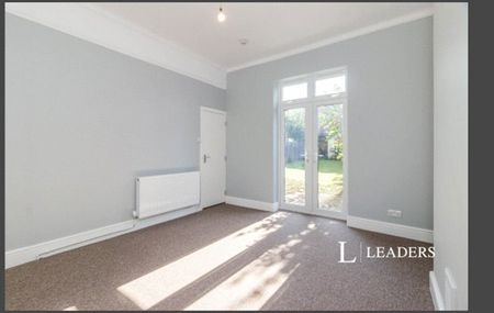 1 bedroom property to rent The Crescent, Leatherhead, Surrey, KT22 - Photo 5