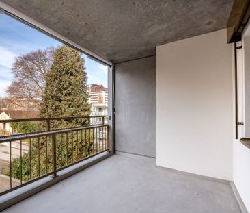 Charming living space with balcony and sunlight - Photo 5