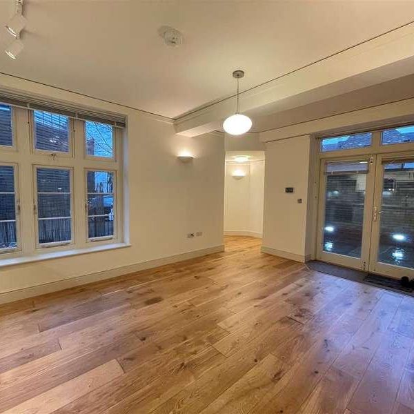 Lower Kings Road, Berkhamsted, HP4 - Photo 1