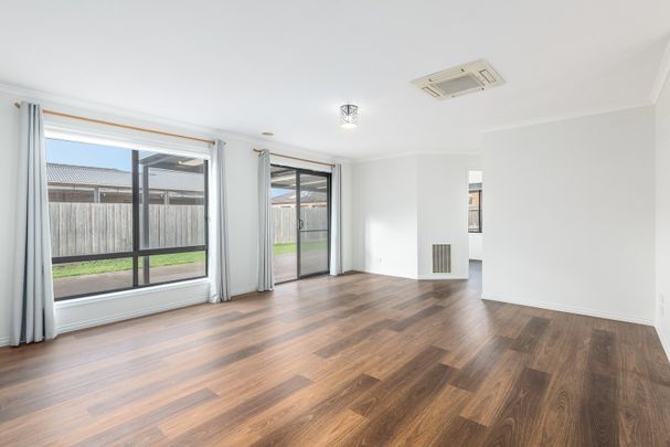 SPACIOUS, LIGHT & BRIGHT HOME! - Photo 1