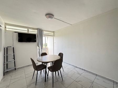 Location Appartement 5 pièces 65m² LES ABYMES 97139 - Photo 2