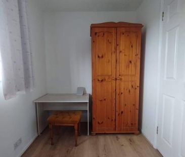 Room in a Shared House, Swallow Gardens, SW16 - Photo 2