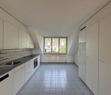 Helle 5.5-Zimmerwohnung im DG mit grosszügigem Grundriss in Hausen ... - Photo 3