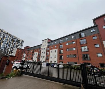 2 bedroom Flat To Let - Photo 2