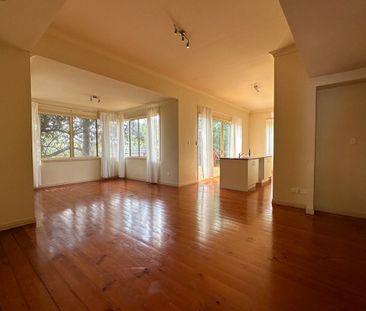 Gorgeous Three Bedroom Family Home! - Photo 2