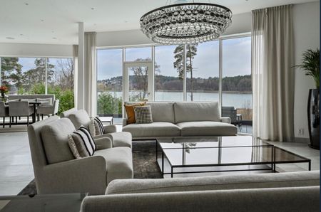 Arkitektritad villa med sjöutsikt i Sigtuna - Photo 3