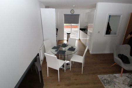 2 bedroom flat to rent - Photo 3