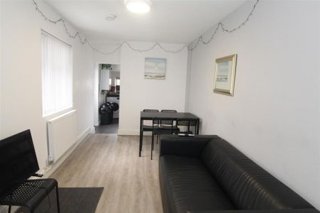 5 bedroom house to rent - Photo 2