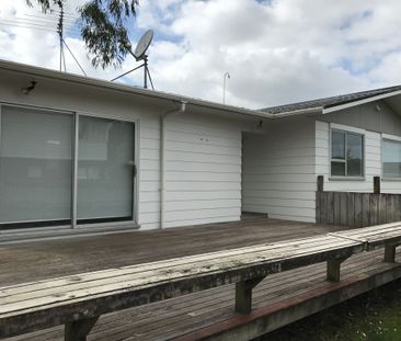 Family Home in Halfmoon Bay - Photo 2