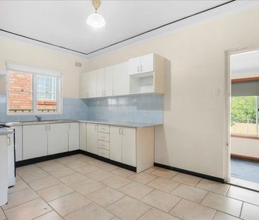 3 Beresford Parade, Kingsgrove NSW 2208 - House For Rent | Domain - Photo 2