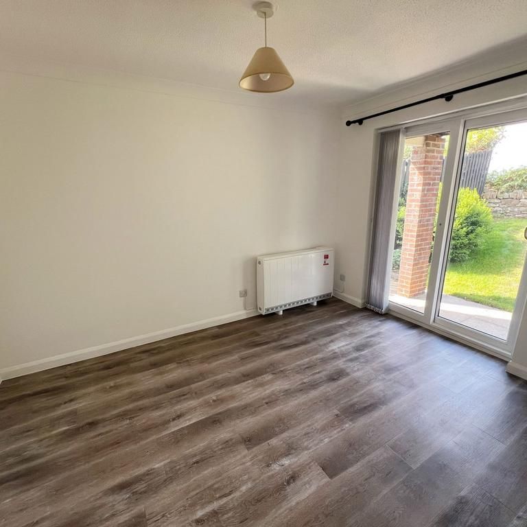 3 bedroom link detached house to rent - Photo 1