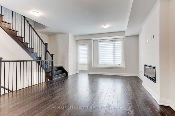 Townhouse For Lease | N8125630 - Photo 1